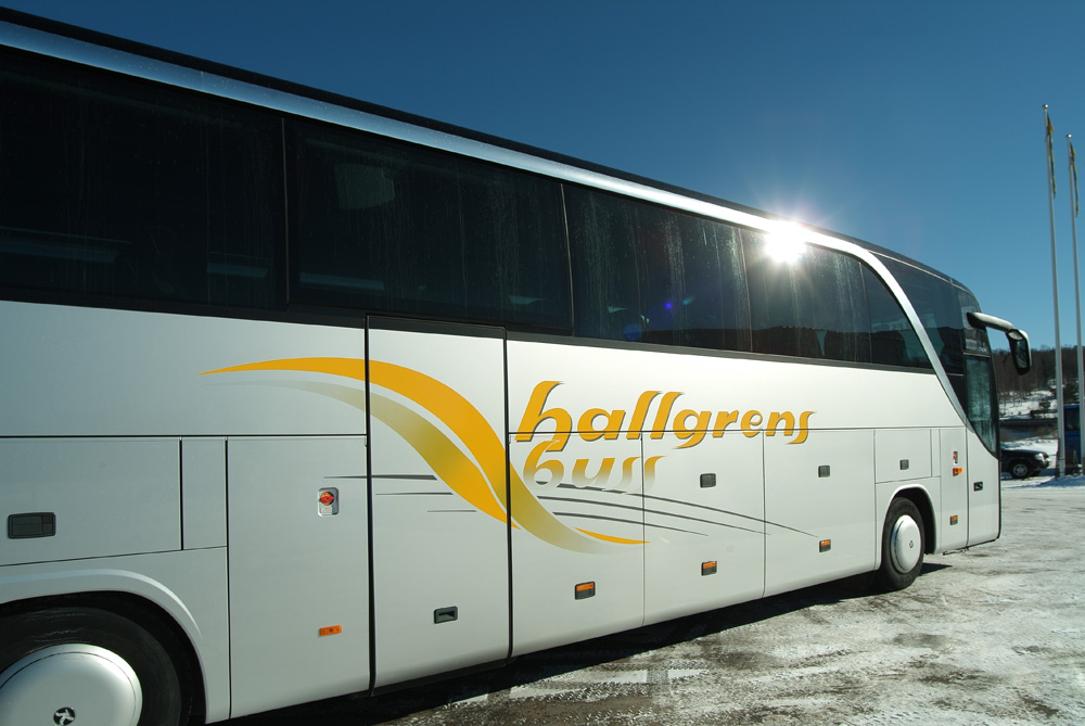 Turistbuss från Hallgrens buss i Ulricehamn Grå buss från Hallgrens buss